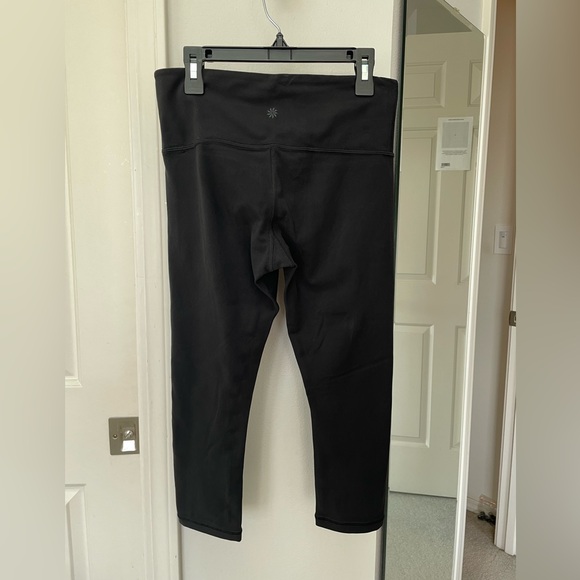 ATHLETA SALUTATION STASH HIGH RISE CAPRI LEGGINGS - Picture 3 of 6